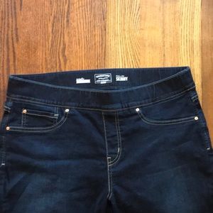 Levi’s totally shaping pull-on skinny jean